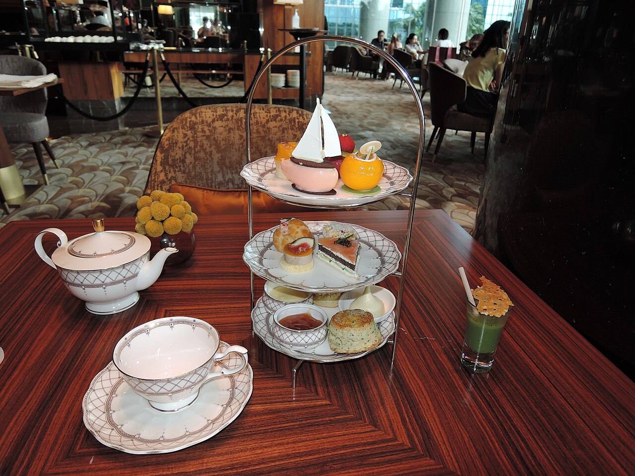 ชุด Afternoon Tea แบบอังกฤษพร้อมสโคนและชา