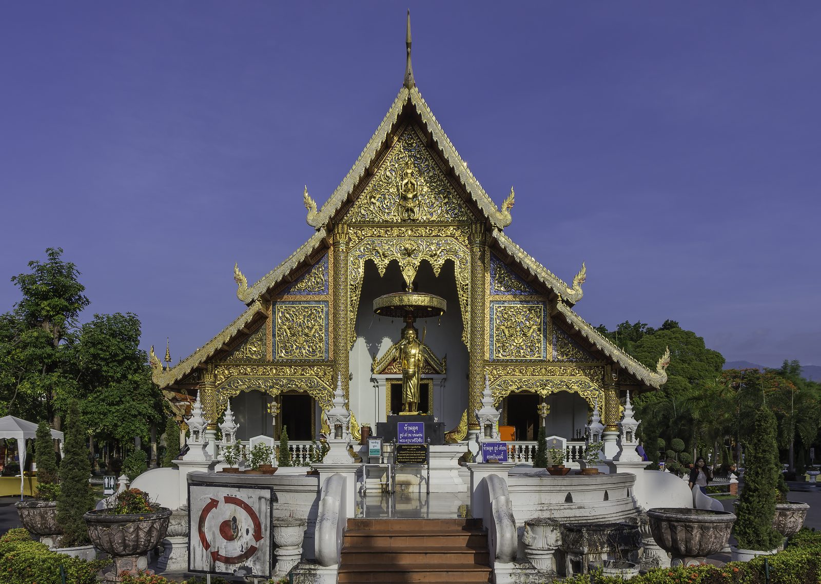 วัดพระสิงห์ เชียงใหม่ — วิหารหลวงสถาปัตยกรรมล้านนาหน้าจั่วปิดทองลายฉลุ ในเขตเมืองเก่า