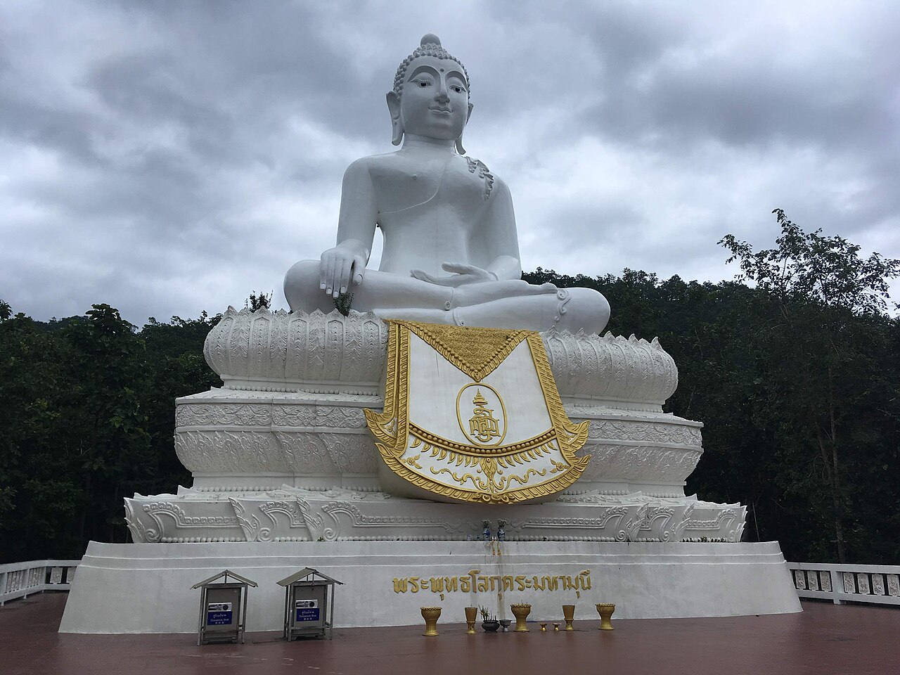 Wat Phra That Mae Yen, Pai — a large white seated Buddha on a lotus base on the hill east of Pai town