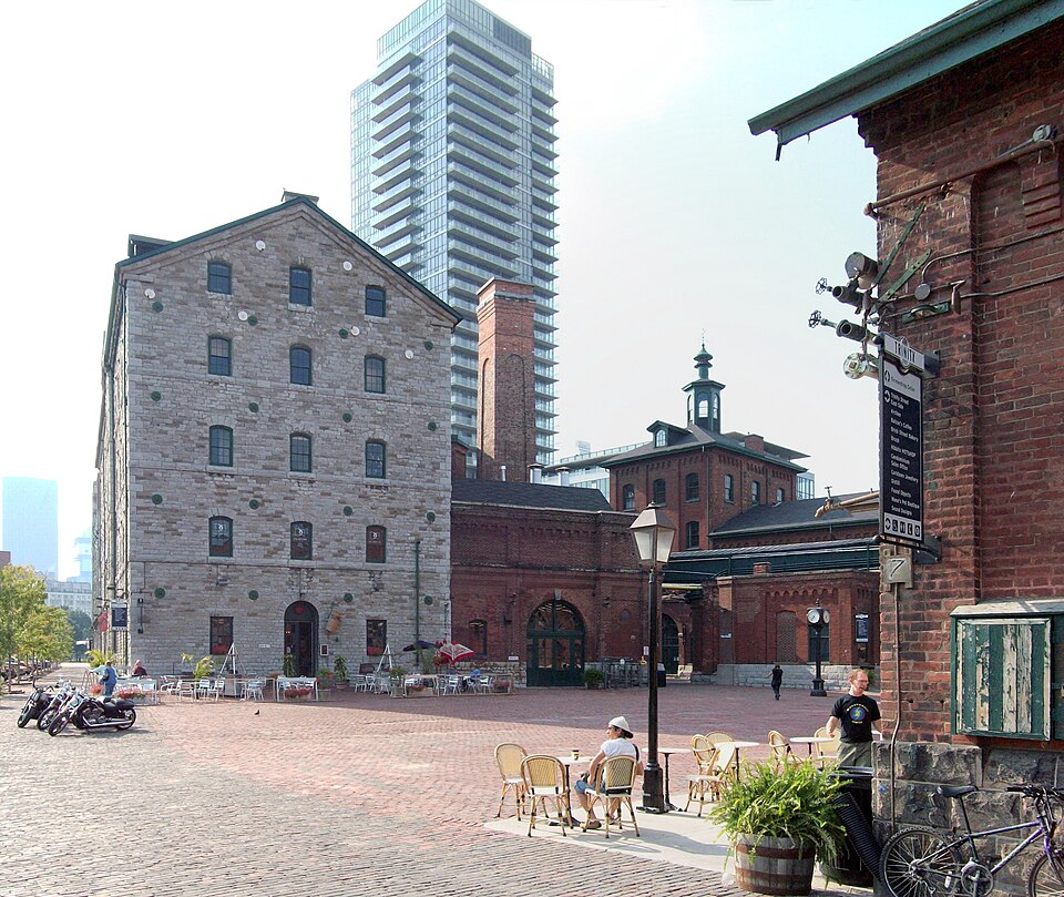 Distillery District โกดังอิฐแดง Victorian