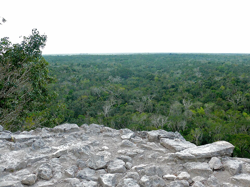 ปั่นจักรยานในซาก Coba กลางป่าใกล้ตูลุม