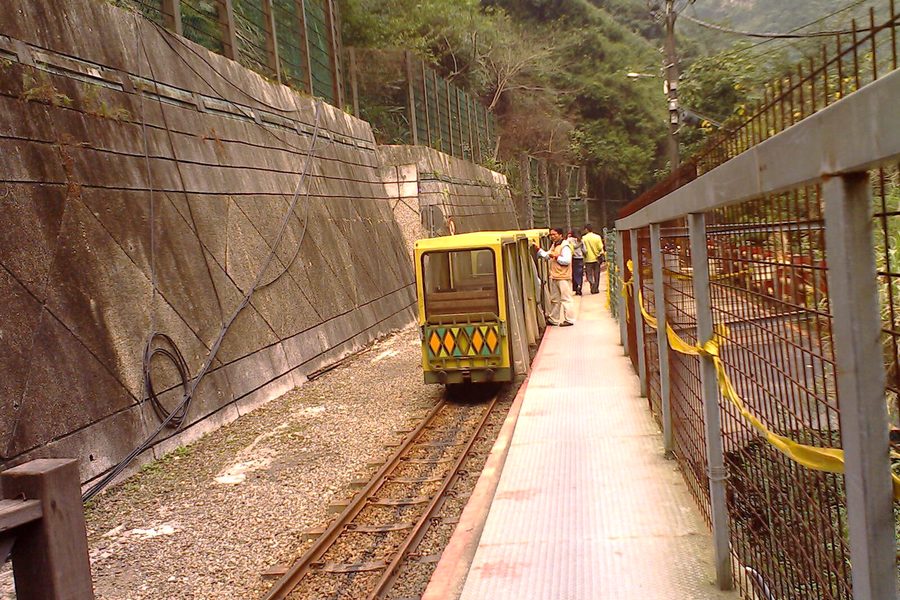 Wulai scenic train (台車), a small colourful railway car running on narrow tracks through the forested Wulai valley