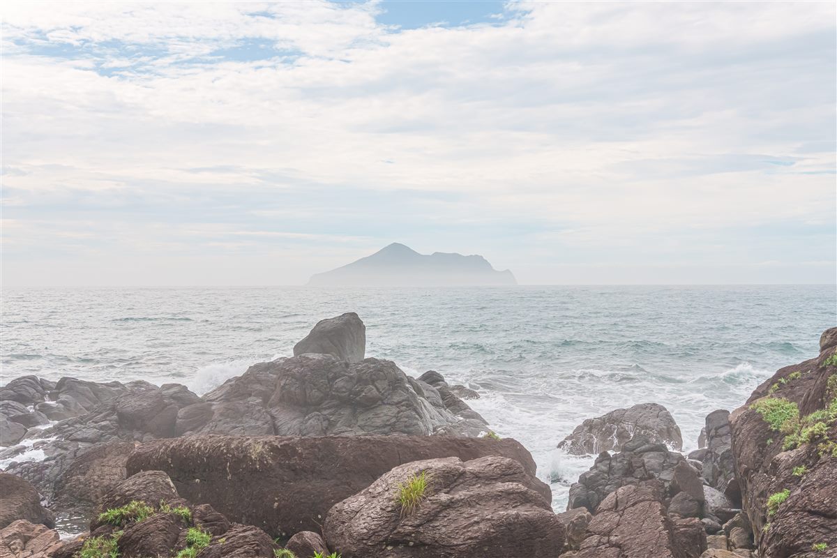 เกาะเต่ากุ้ยซาน (Guishan Island) ลอยอยู่กลางทะเลแปซิฟิก มองจากชายฝั่ง Toucheng อี้หลาน