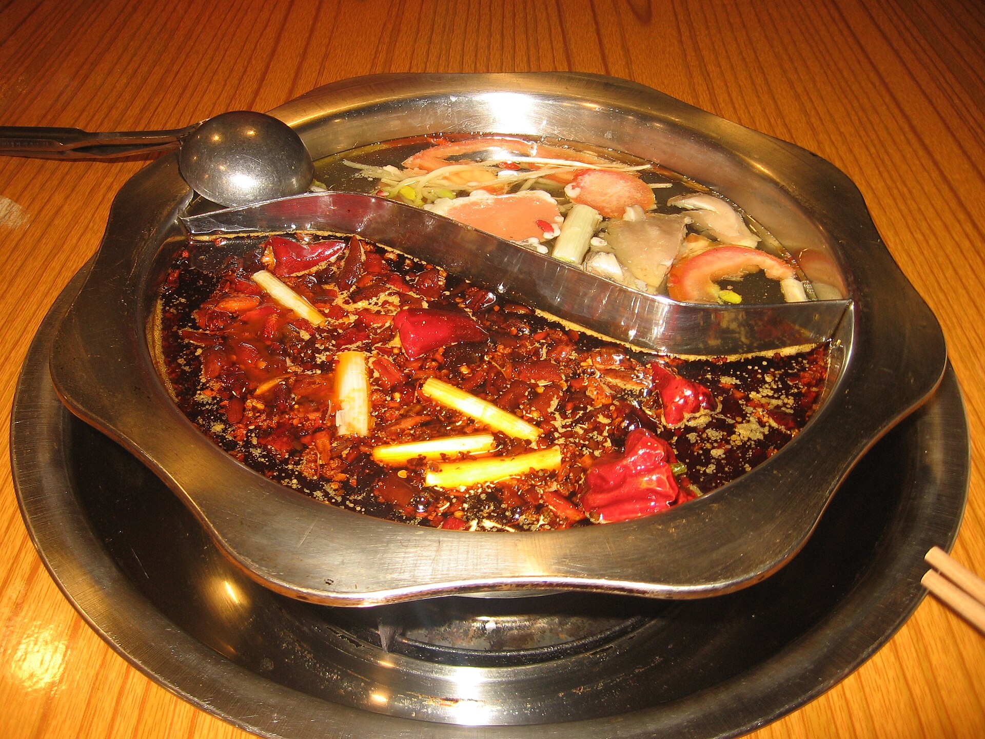 หม้อไฟเสฉวนหมาล่าน้ำแดงเผ็ดร้อน — เที่ยวเฉิงตู จีน