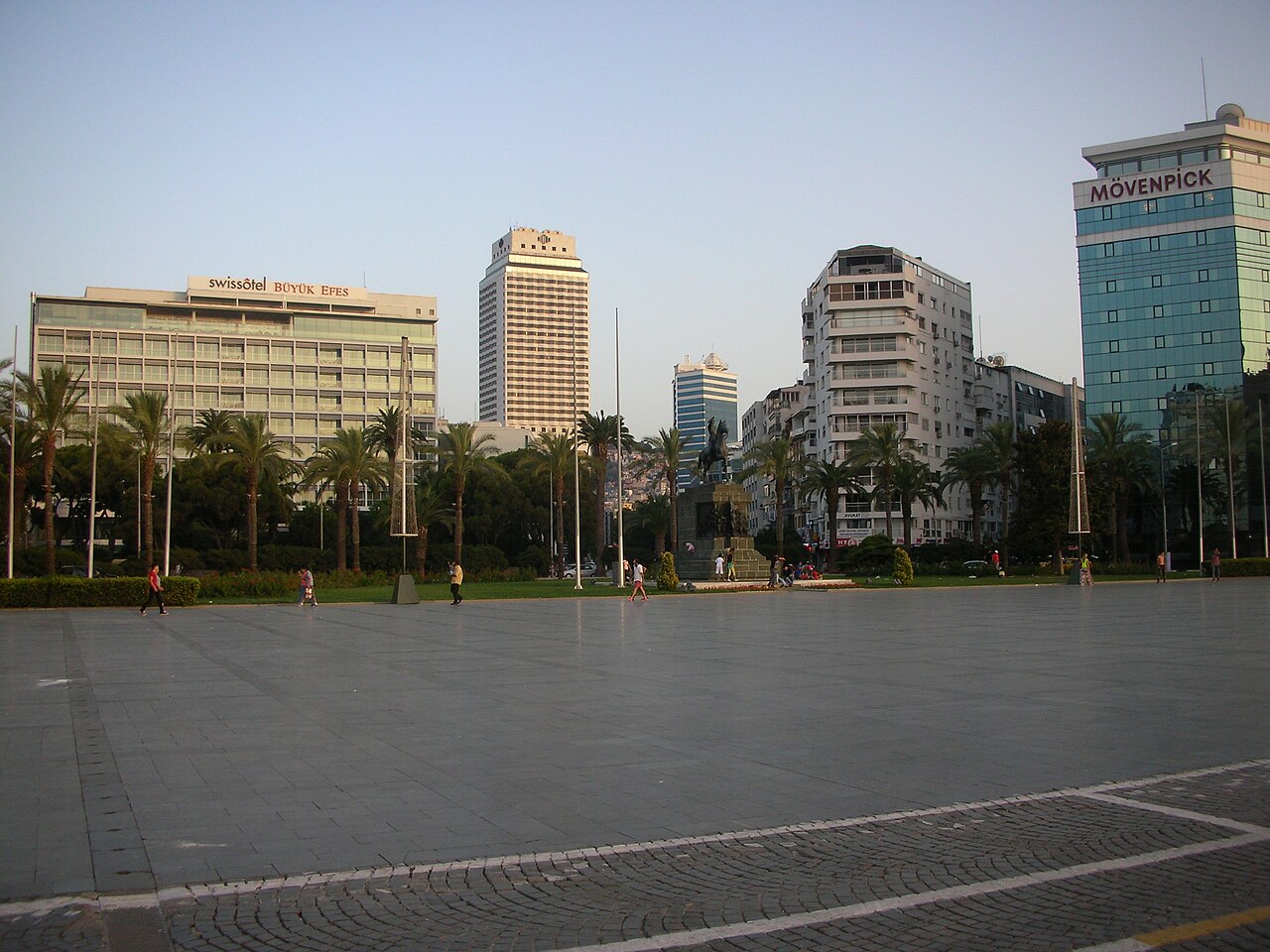 หอนาฬิกาโคนัคริมทะเลอีเจียนเมืองอิซเมียร์