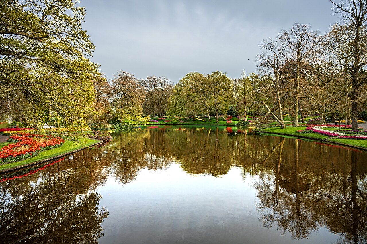 ทุ่งทิวลิปสีสันสดใสในสวน Keukenhof