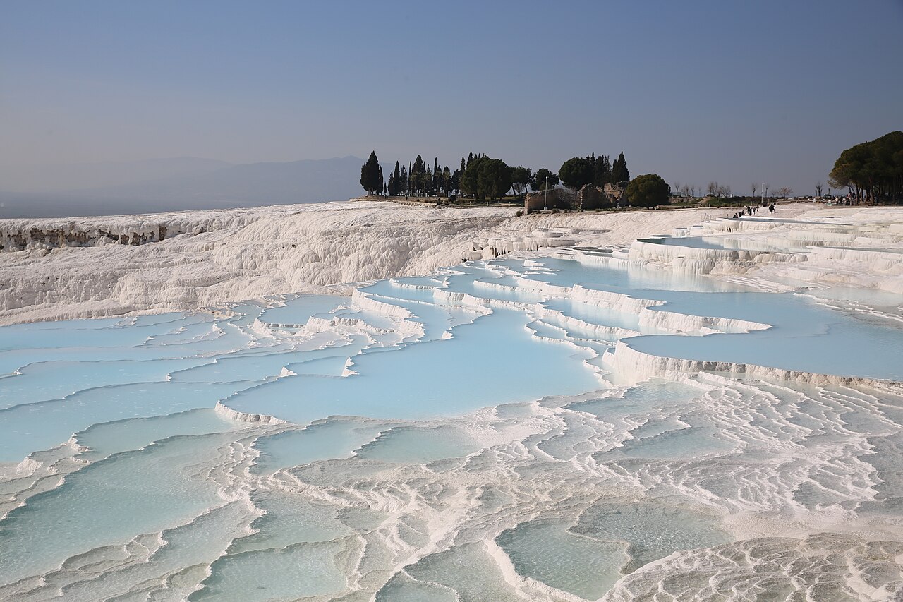 ขั้นบันไดหินปูนสีขาวและสระน้ำพุร้อนปามุกกาเล่
