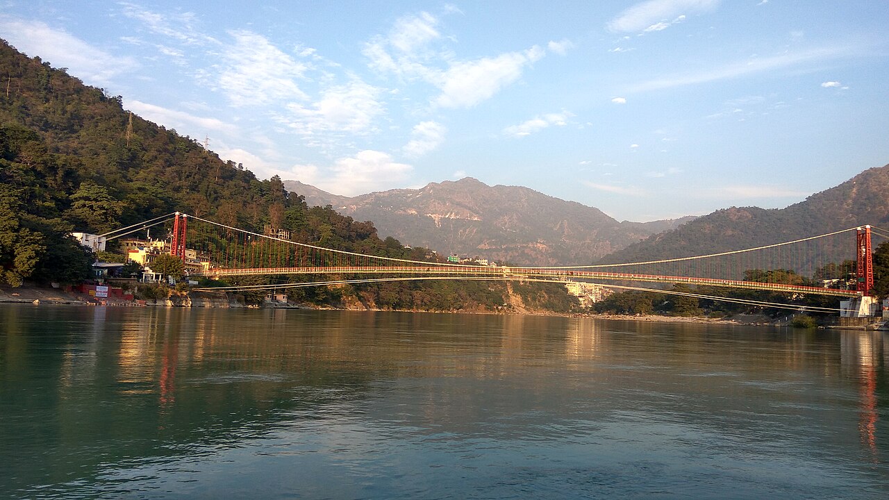 สะพานแขวน Laxman Jhula ริมแม่น้ำคงคาฤษีเกศ