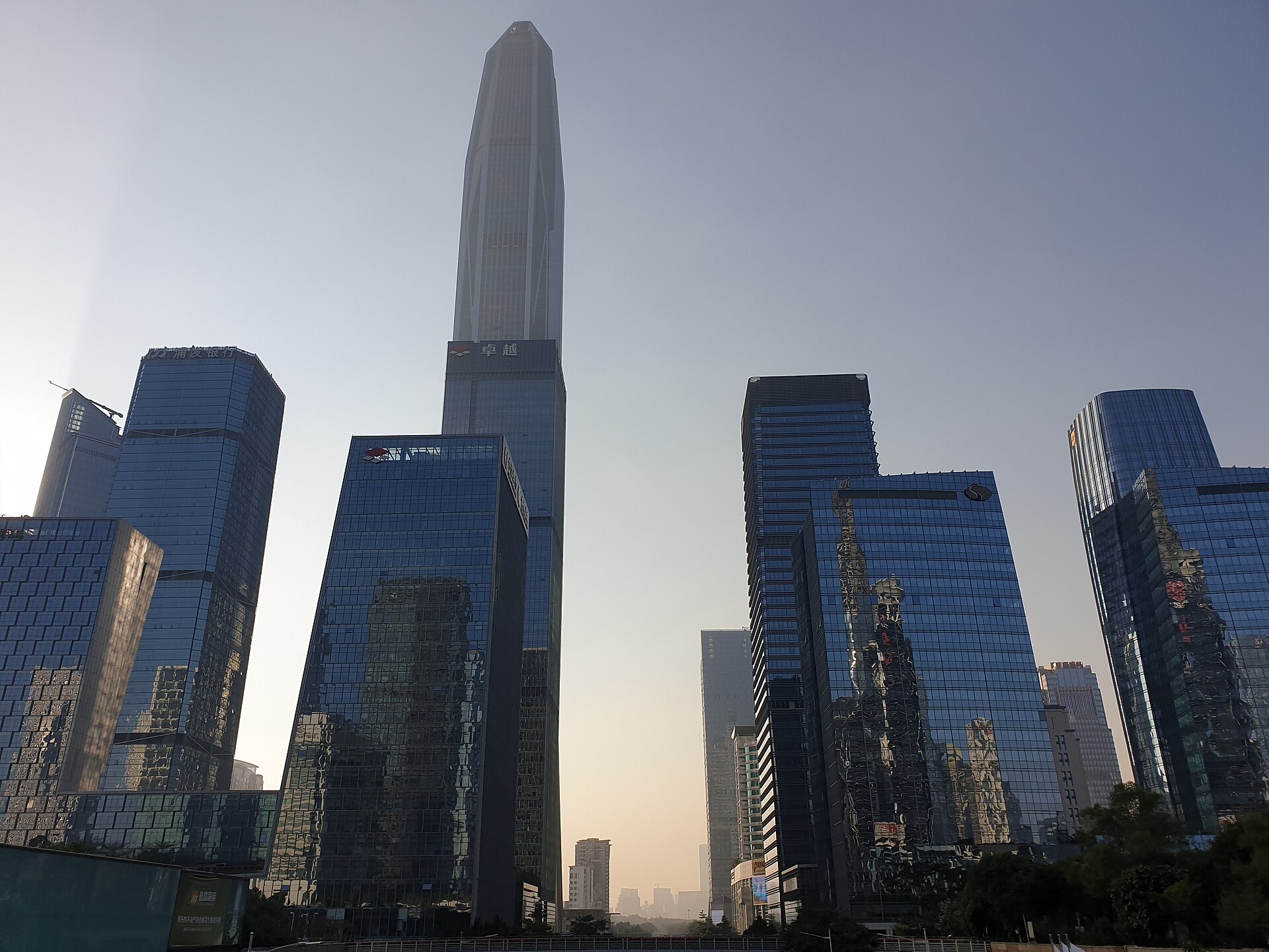 ตึก Ping An Finance Center สูง 599 เมตรในเซินเจิ้น — เที่ยวเซินเจิ้น จีน