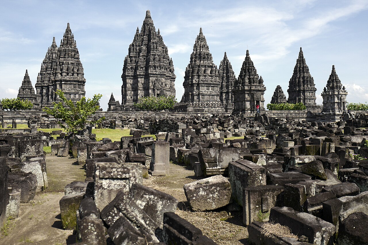 เจดีย์หินวัดบุโรพุทโธใกล้เมืองยอกยาการ์ตา