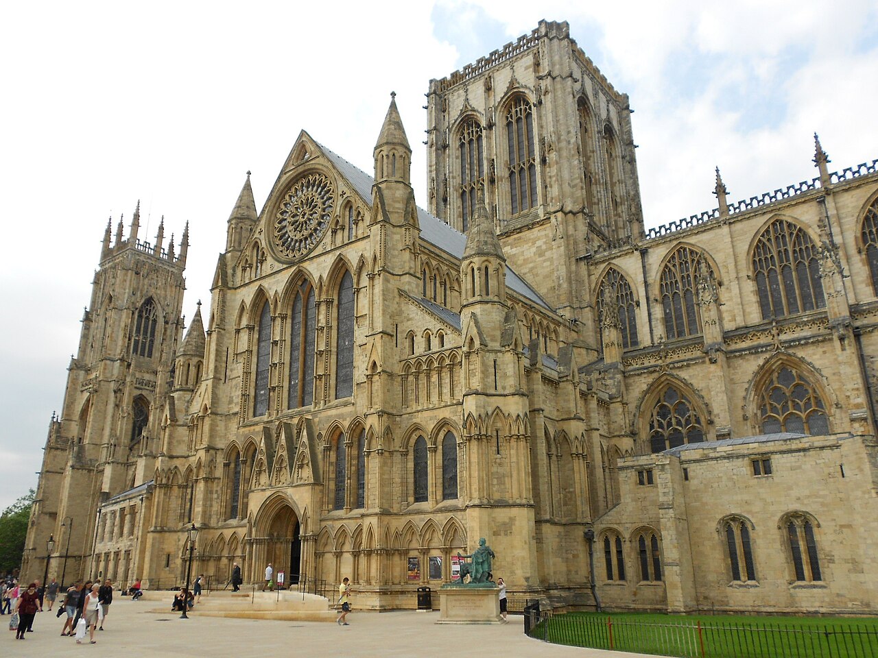 มหาวิหาร York Minster และกำแพงเมืองยอร์ก