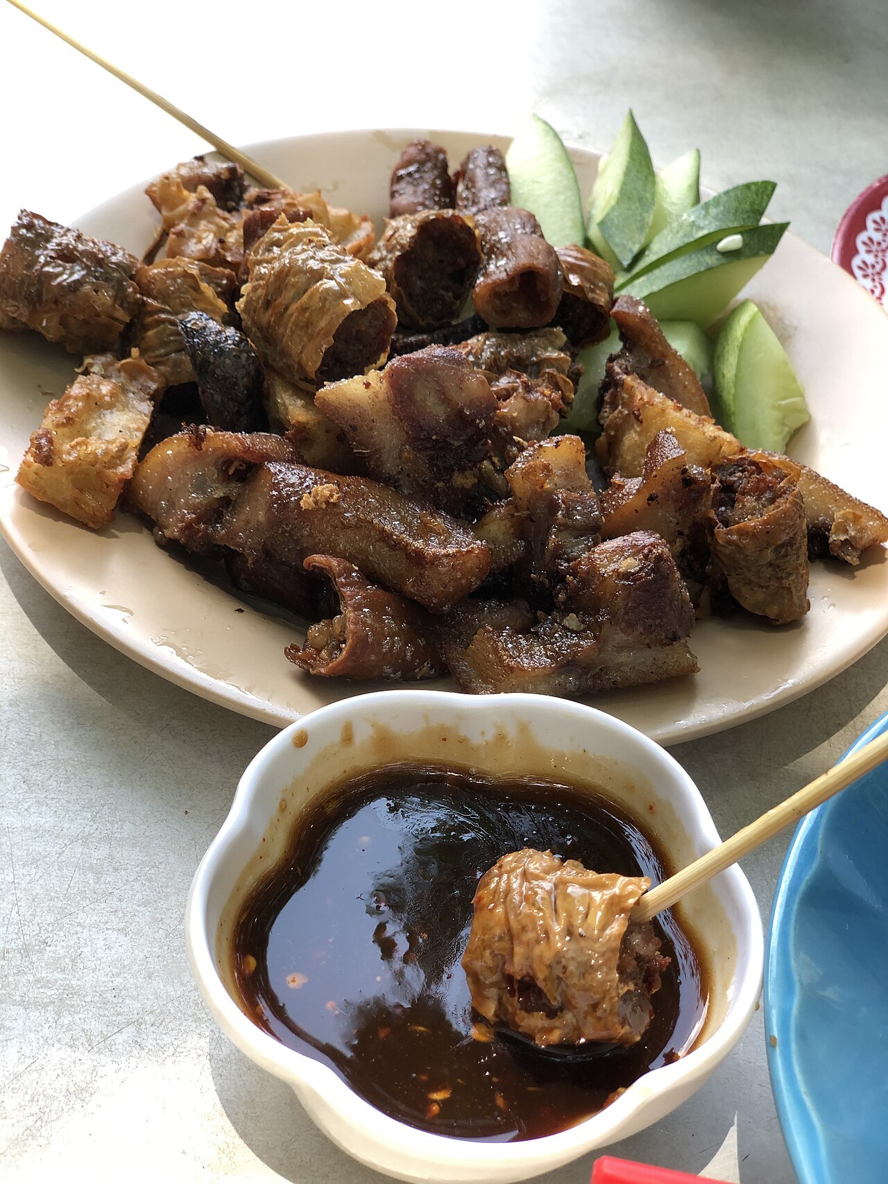 Phuket lo bak, Hokkien-style fried pieces served with cucumber and a thick sweet dipping sauce, a local Phuket dish some classes teach
