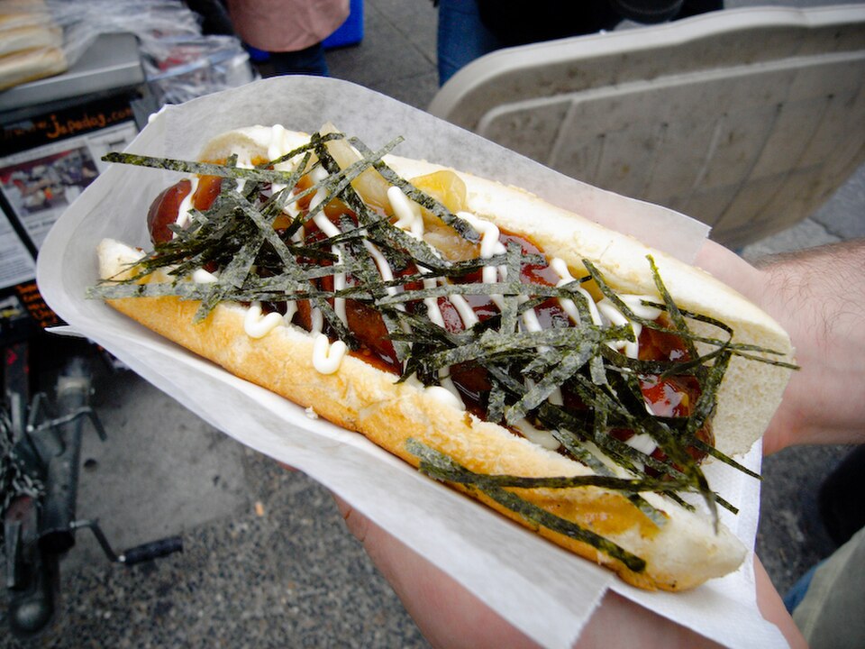 Japadog ฮอตด็อกราดท็อปปิ้งสไตล์ญี่ปุ่นในขนมปัง