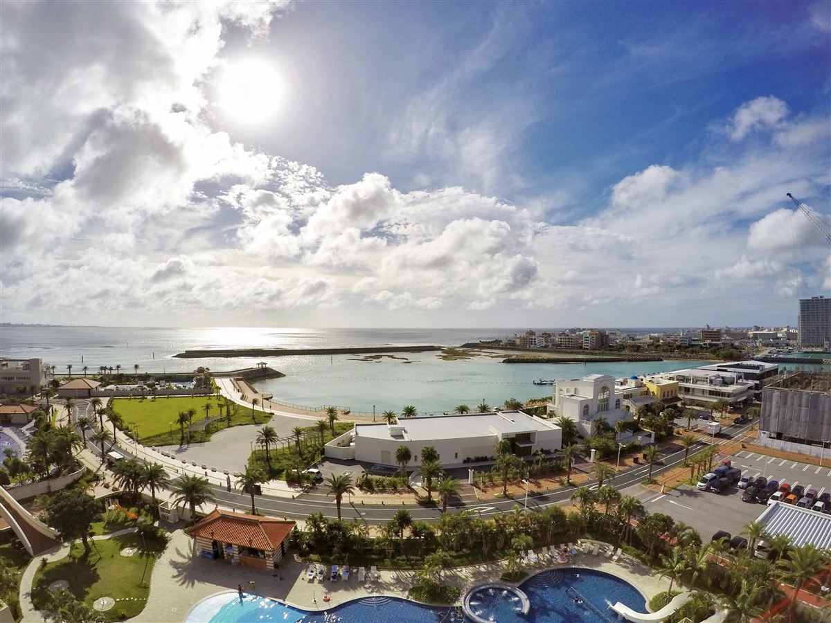 จุดเด่นของ Hilton Okinawa Chatan Resort