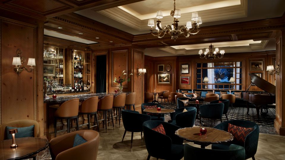 The Bar บาร์ไม้สักของ The Ritz-Carlton, Osaka