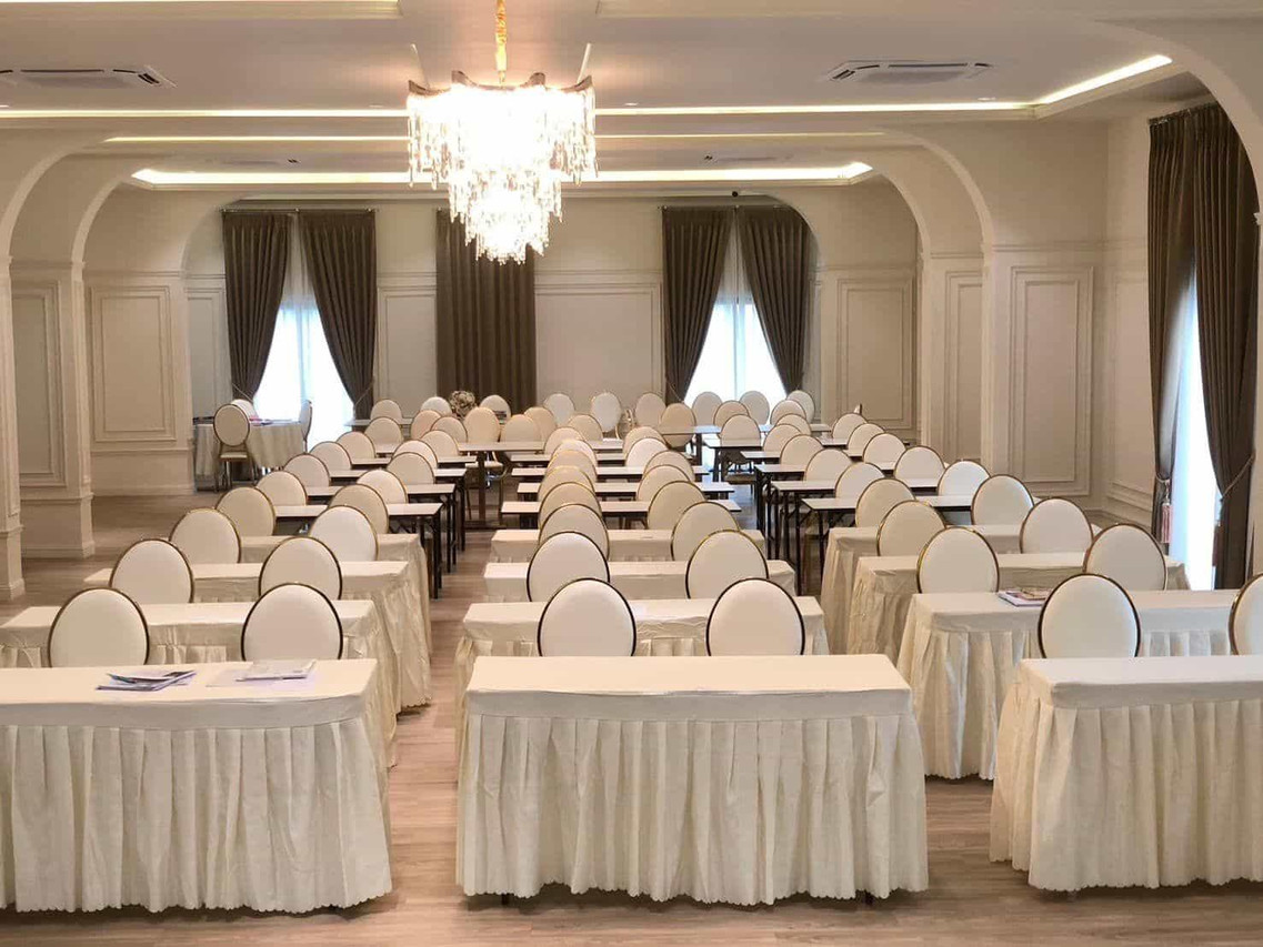 ห้องจัดเลี้ยงและประชุมตกแต่งสไตล์คลาสสิก