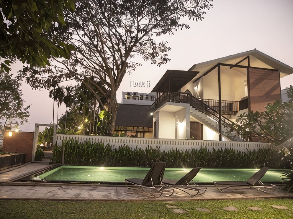 iuDia on the River building with hotel signage and garden pool