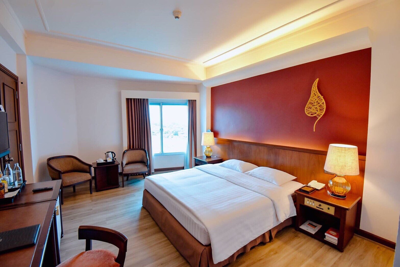 Luxury guest room with river and city views