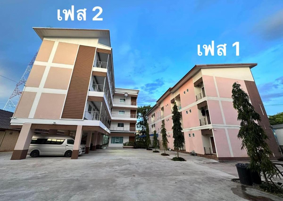 อาคารเฟส 1 และเฟส 2 ของ The Wisdom Residence มีลานจอดรถกว้างและที่จอดรถใต้ตึก