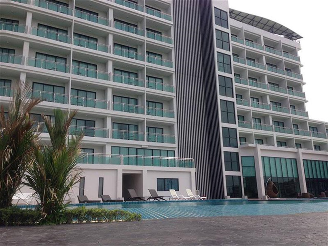 Outdoor swimming pool behind the room tower at Sunrise Lagoon