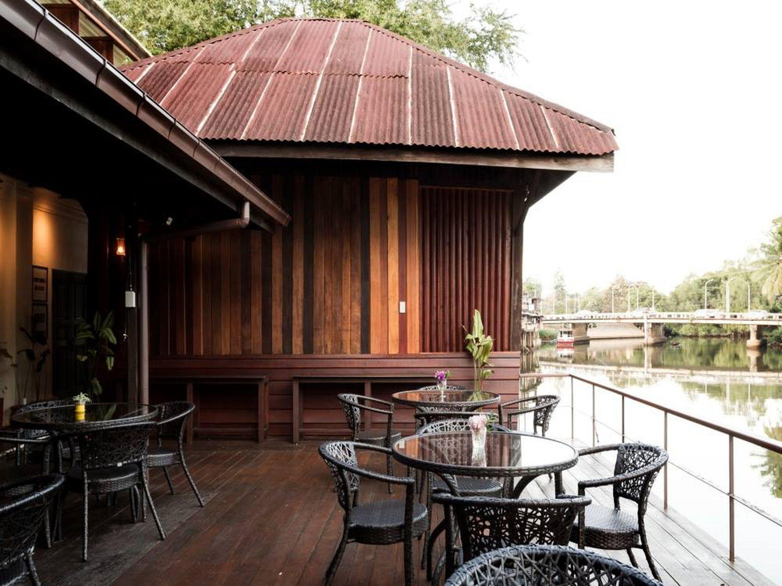 Riverside breakfast terrace looking out at the bridge over the Chanthaboon River