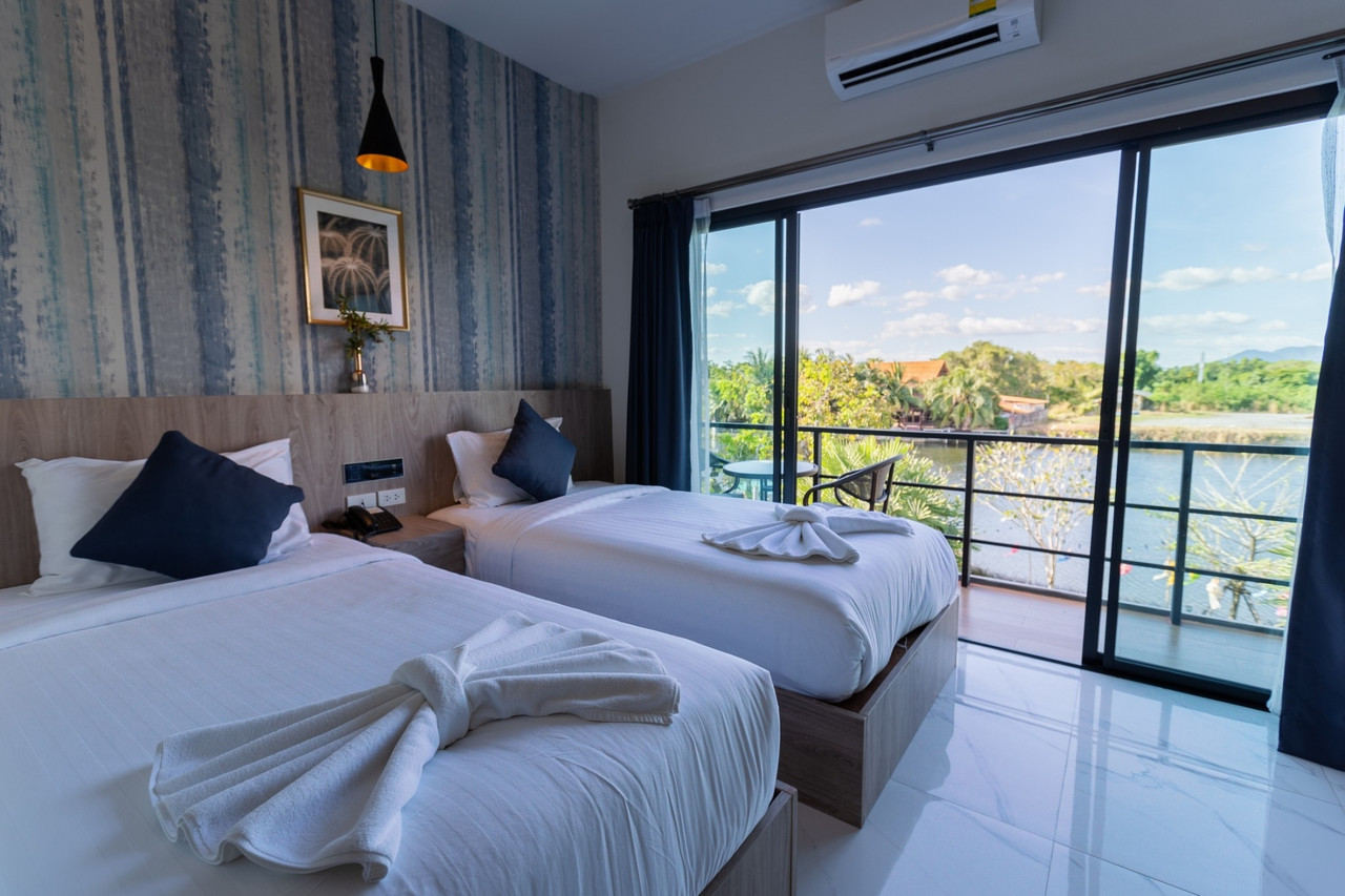 River-view twin room with a private balcony overlooking the Chanthaburi River