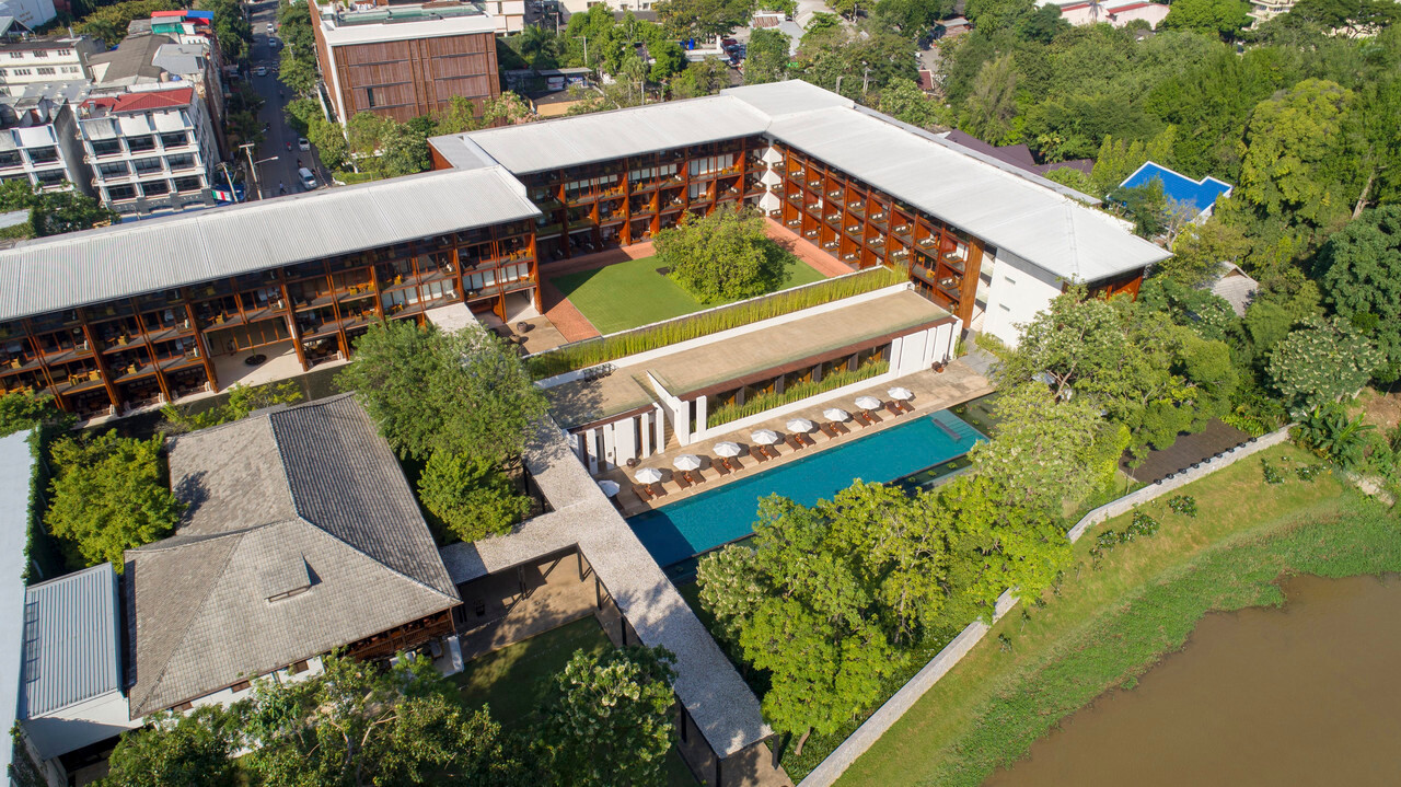 มุมสูงแสดง Anantara Chiang Mai Resort ริมแม่น้ำปิง