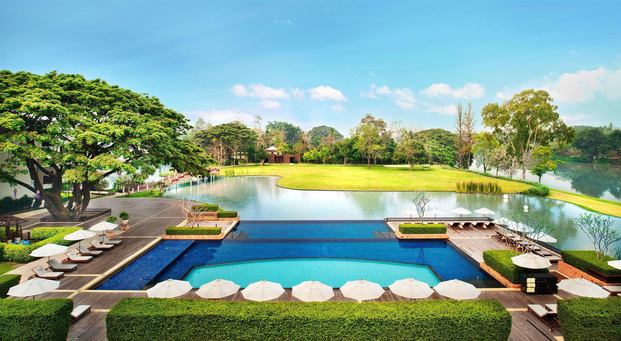 Three-tier infinity pool overlooking the lawn and Kok River