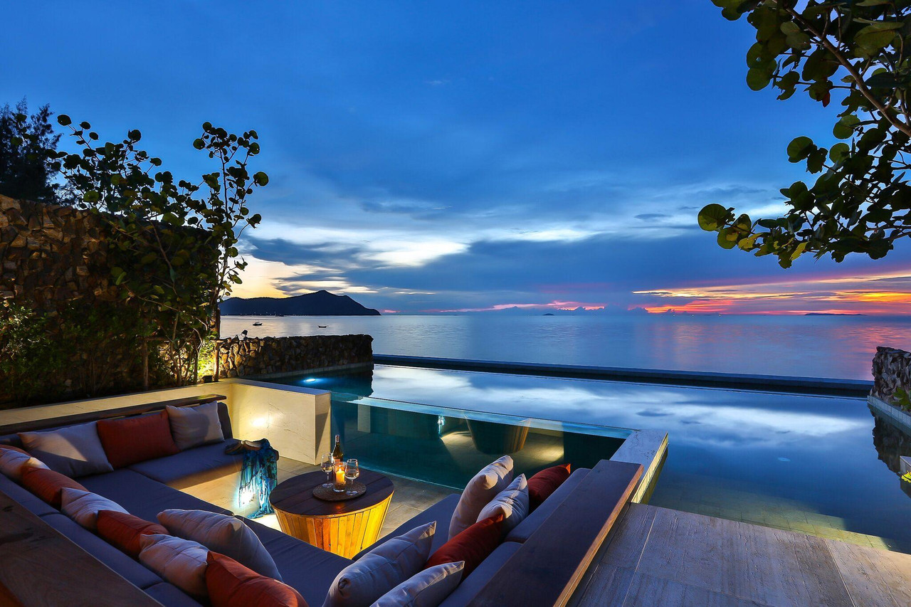 Oceanfront infinity pool at U Pattaya at sunset over the Gulf of Thailand