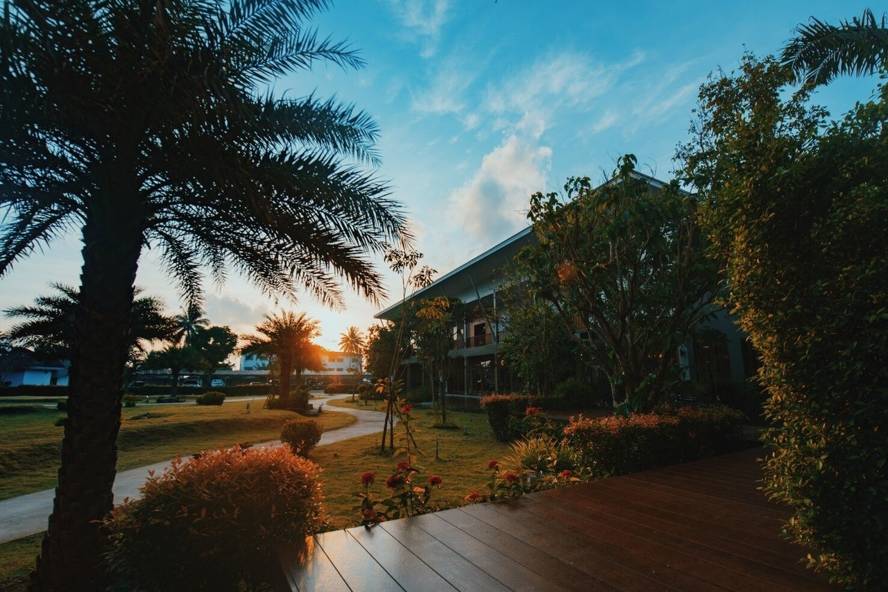 Nana Beach Hotel & Resort