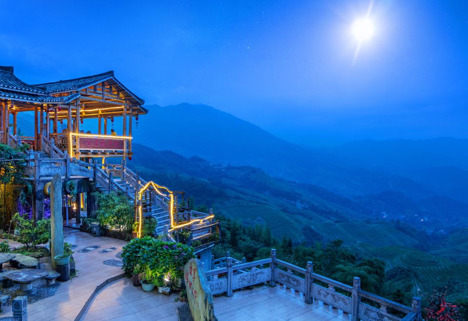 ทุ่งนาขั้นบันไดหลงจี๋ (龙脊梯田) ฝั่งต้าจ้าย วิวบริเวณรอบโรงแรม (ภาพวิวบริเวณ ไม่ใช่ตัวอาคาร)