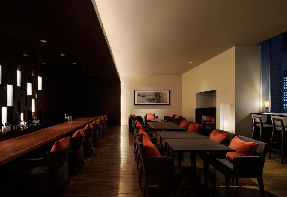 ร้านอาหาร Lobby Lounge ของ Sheraton Grand Hiroshima บรรยากาศดีไซน์เรียบหรู