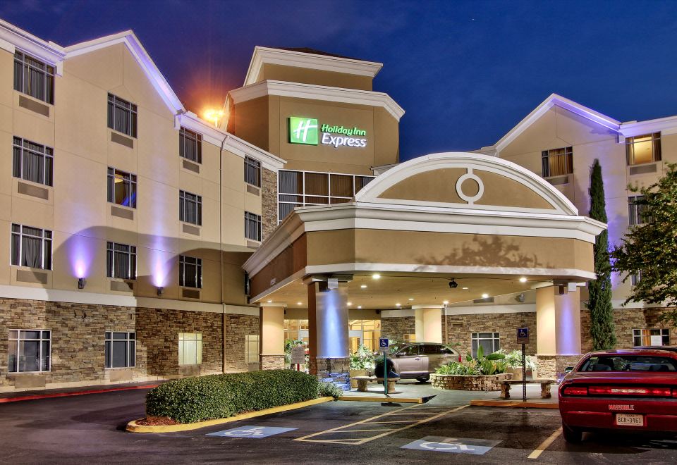 Holiday Inn Express & Suites Houston Downtown