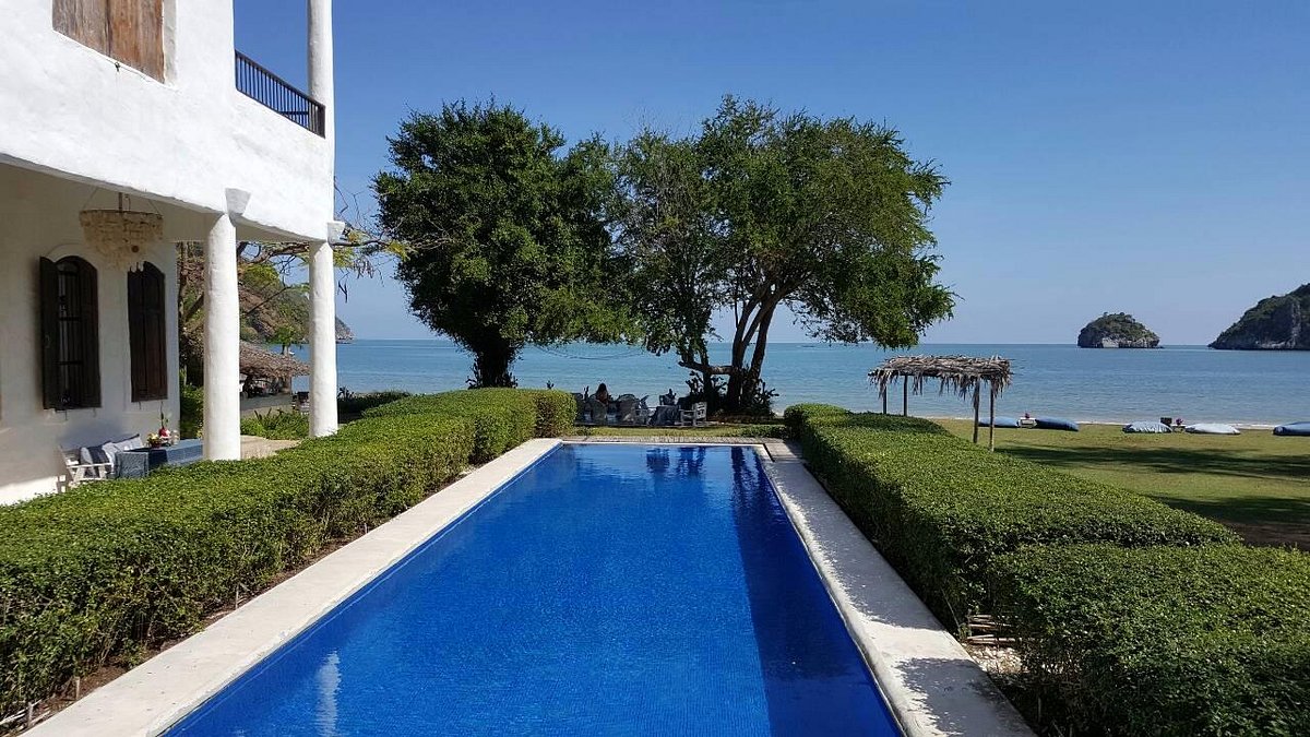 Brassiere Beach Resort