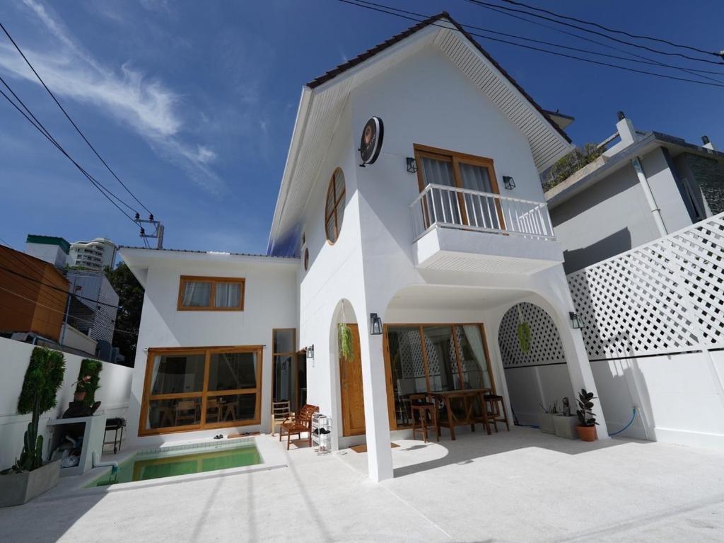 RIM Hua-Hin Pool Villa Khao Takiab by RoomQuest