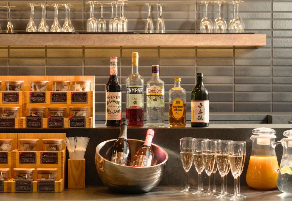 บาร์ lounge WeBase Kamakura แชมเปญและค็อกเทล