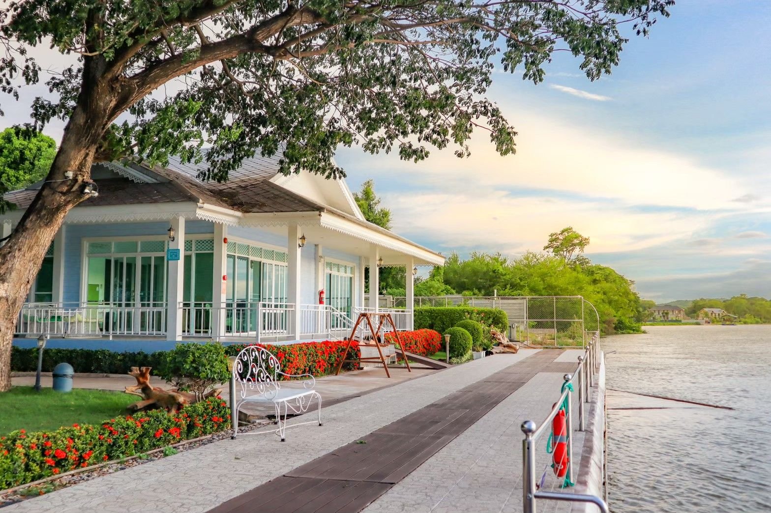 Tubtim Siam River Kwai Resort