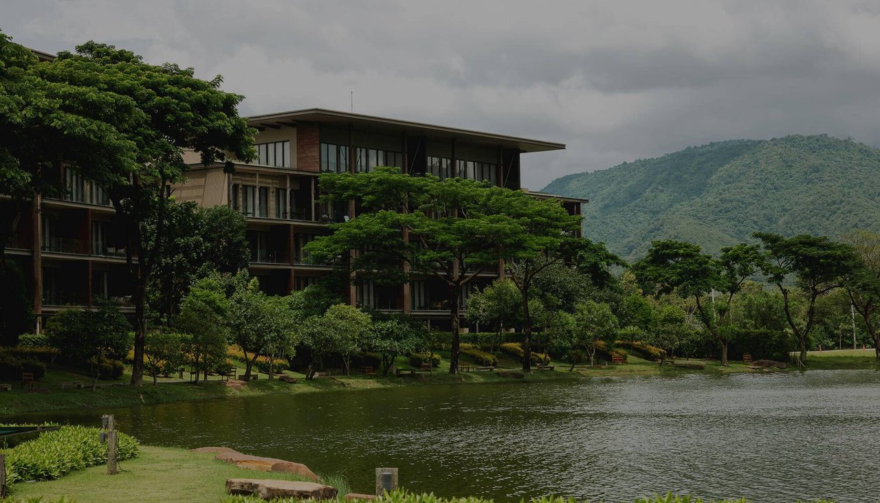 Atta Lakeside Resort Suite