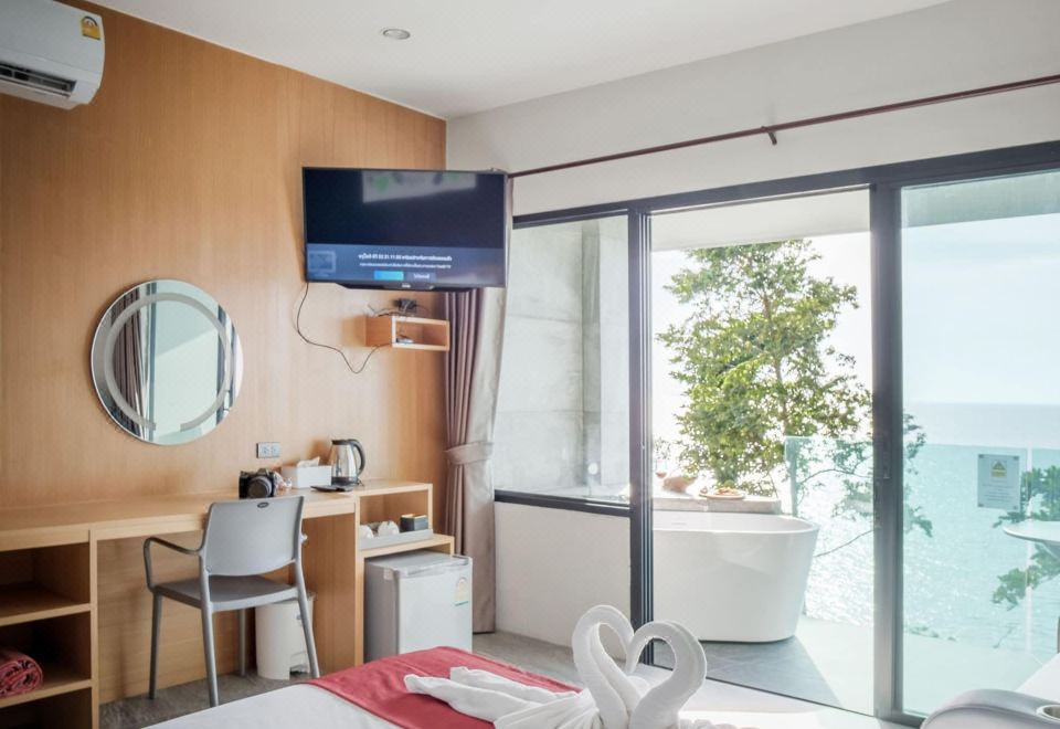 Cliff Lanta Suite