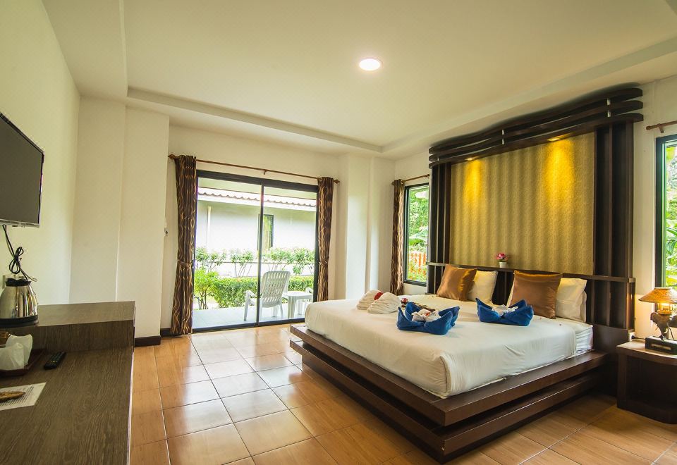 Lanta Nice Beach Resort