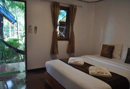 Lanta New Coconut Bungalow