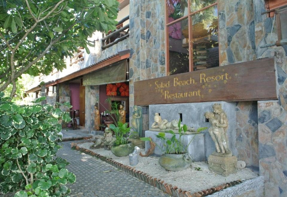 Salad Beach Resort