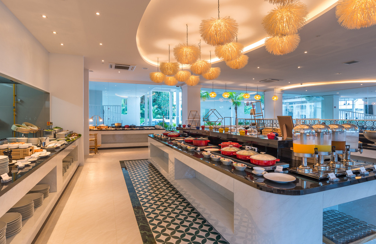บุฟเฟ่ต์เช้าห้องอาหาร Veranda Brasserie โทนสว่าง