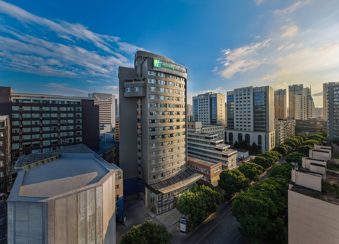 Holiday Inn Express Kunming Railway Station (昆明火车站智选假日酒店)
