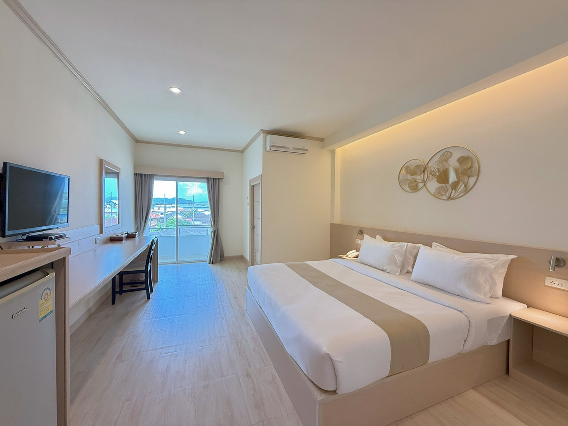Premier room with a king bed and a balcony overlooking Loei town