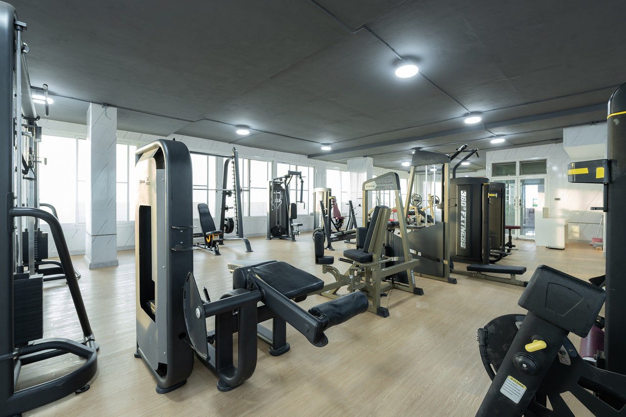 ห้องฟิตเนสอุปกรณ์ครบของ TJ 4711 Residence