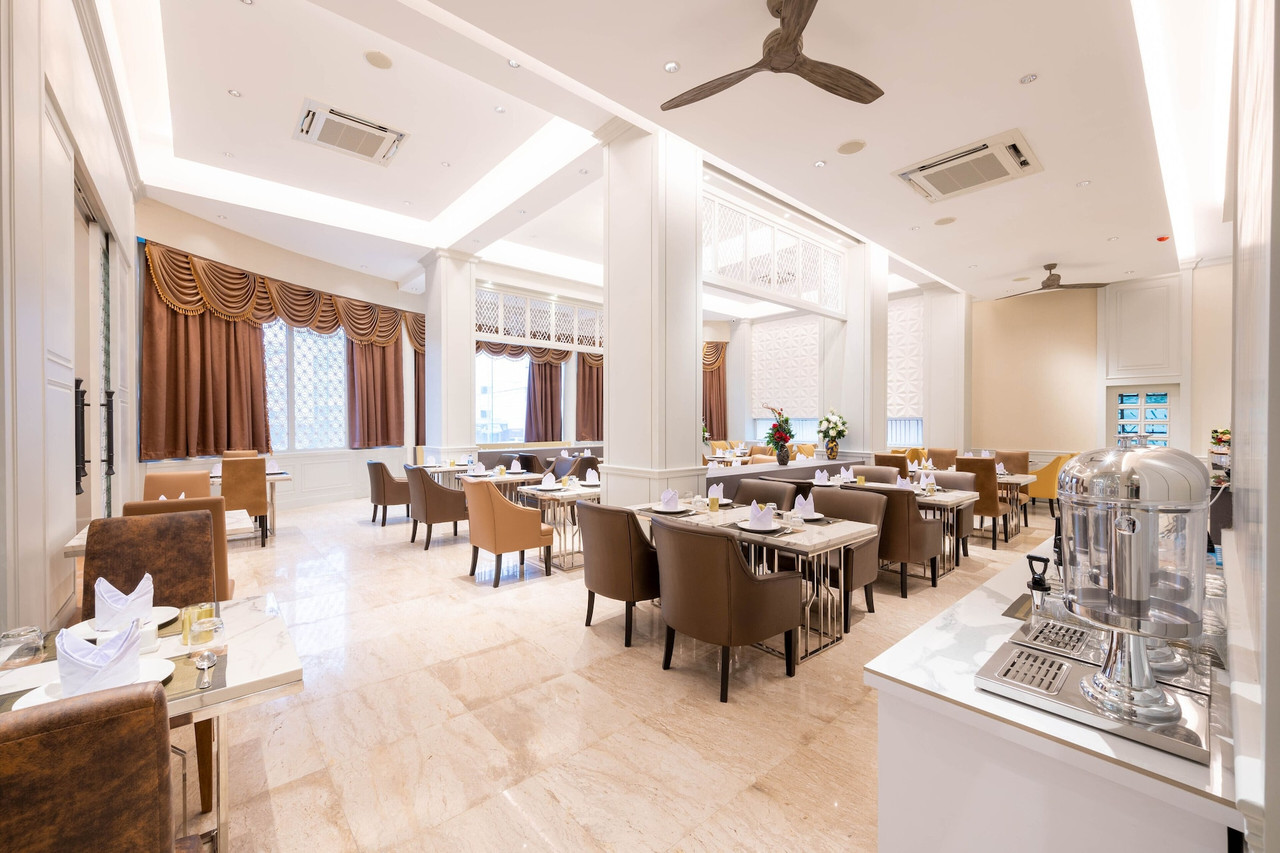 Hotel Muq breakfast room, bright tones and marble tables