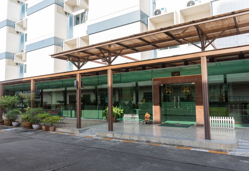 May Flower Grand Hotel Korat