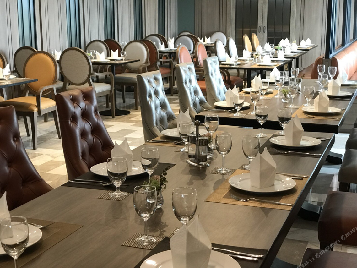 The Navigator restaurant at Bella B Hotel set for service