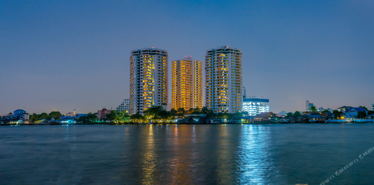 Riverine Place Hotel & Residence